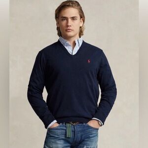 100%Merino Wool Polo Ralph Lauren navy blue v-neck pullover.Size M